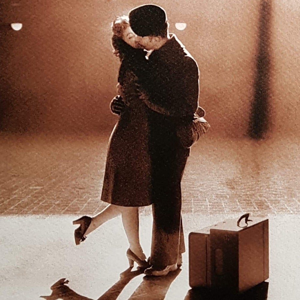Leaving Card - Blank / The Kiss On The Train Station