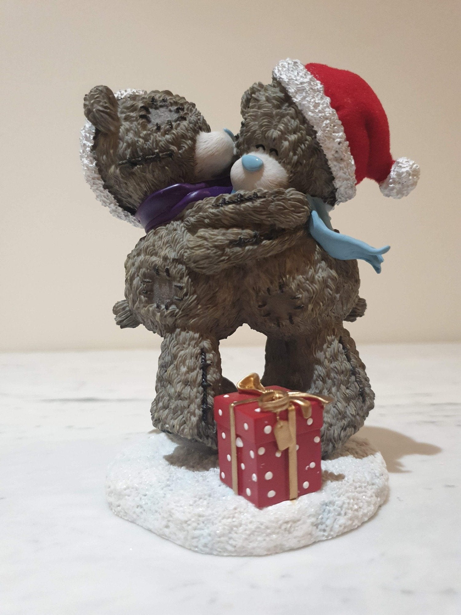 Christmas Gift - Big Hugs Figurine