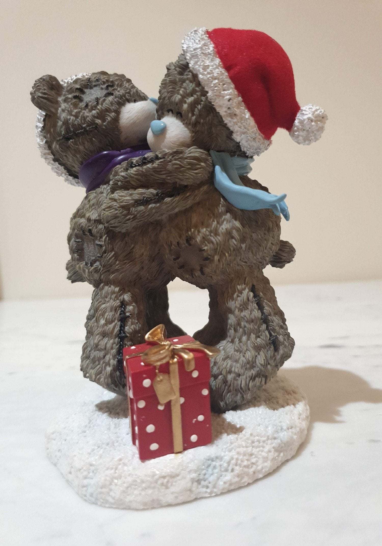 Christmas Gift - Big Hugs Figurine