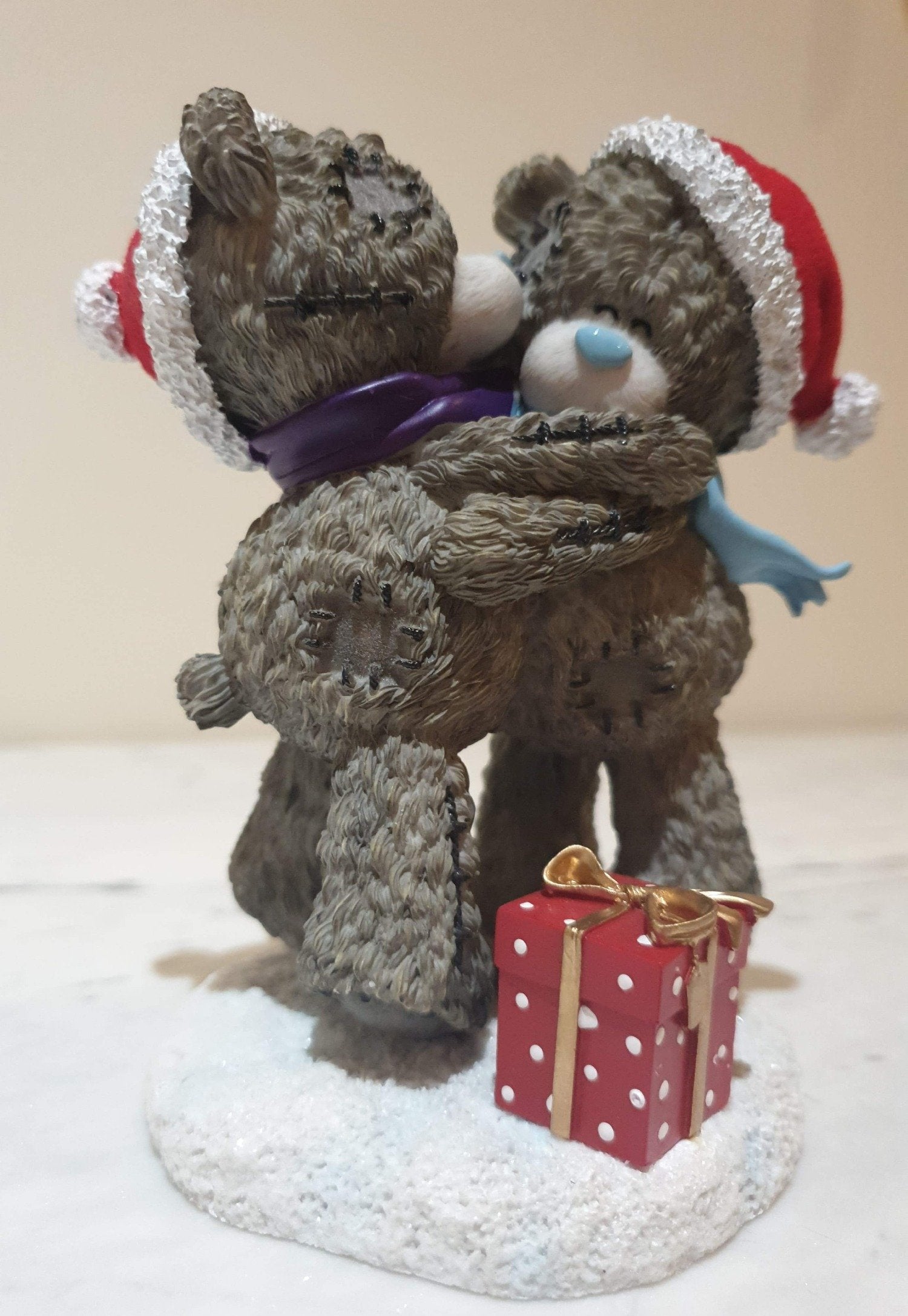Christmas Gift - Big Hugs Figurine