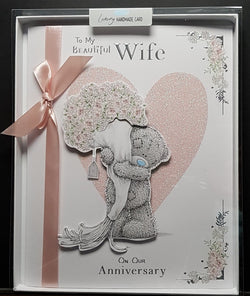 Anniversary Card - Wife / Teddy Holding A Large Bouquet Of Pink Roses & A Pink Heart (Card In A Presentation Box)